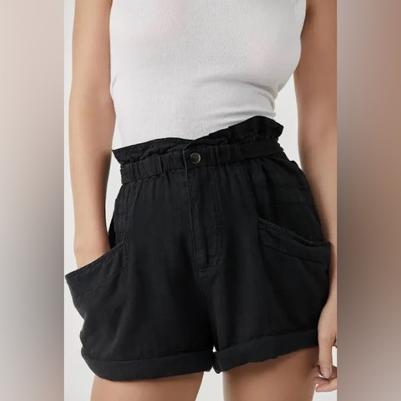 Free People Topanga Cuff Short in Washed Black. NWT size small. - Picture 2 of 7